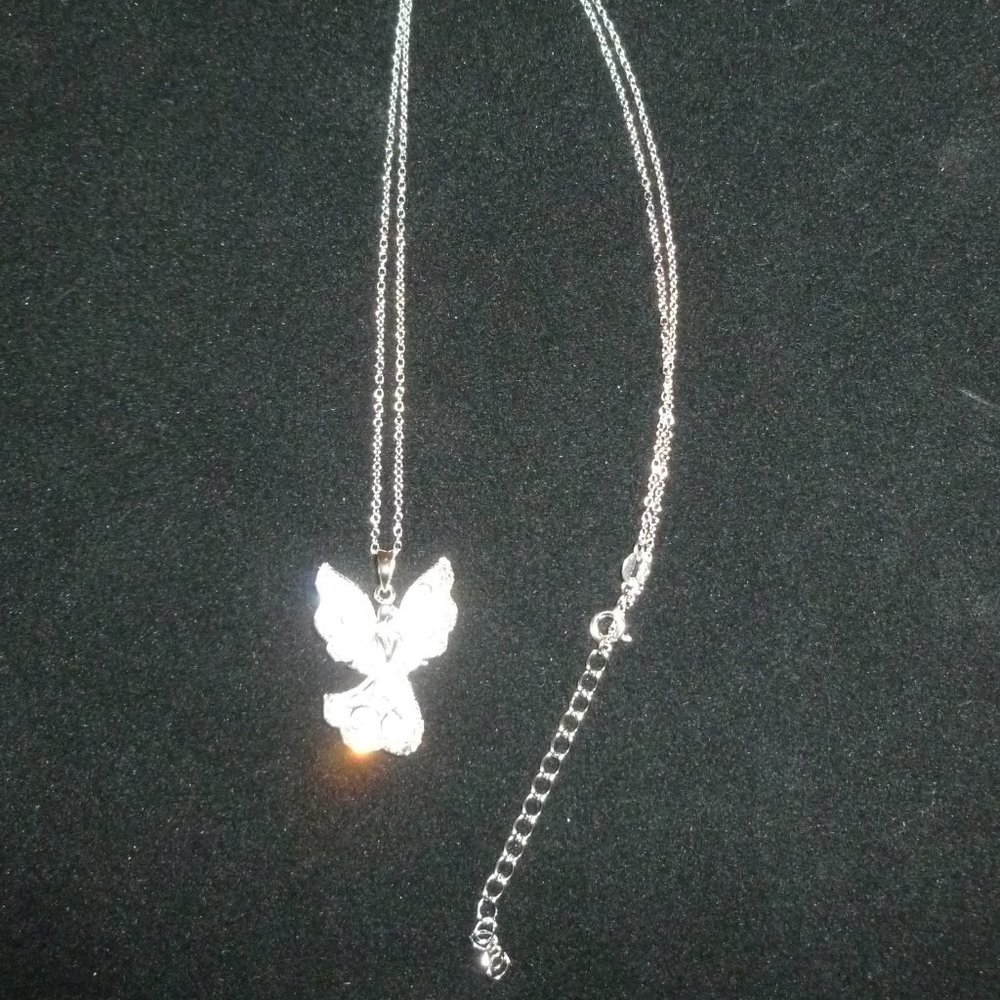 Michael Anthony Sterling Silver Angel Pendant w/Chain - Picture 7 of 9